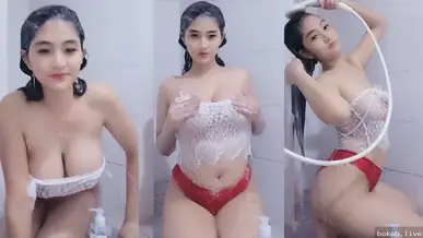 Cewek Cantik Colmek Basah di Kamar Mandi Live